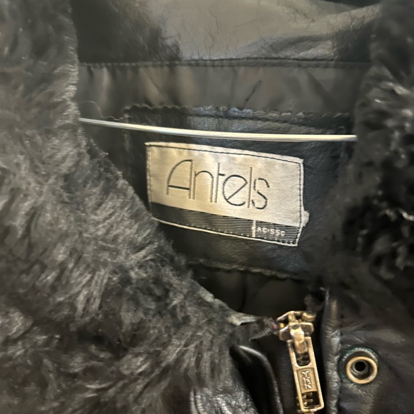 Vintage black oversized leather jacket - Picture 3 of 4